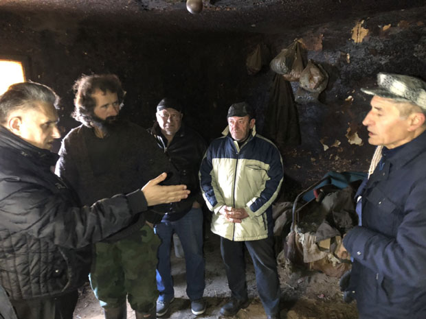 ИЗОЛОВАН ОД СВЕТА, ЖИВИ С ОВЦАМА: Читав живот био жртва породичних (не)прилика, учили га да бежи од људи и да се скрива